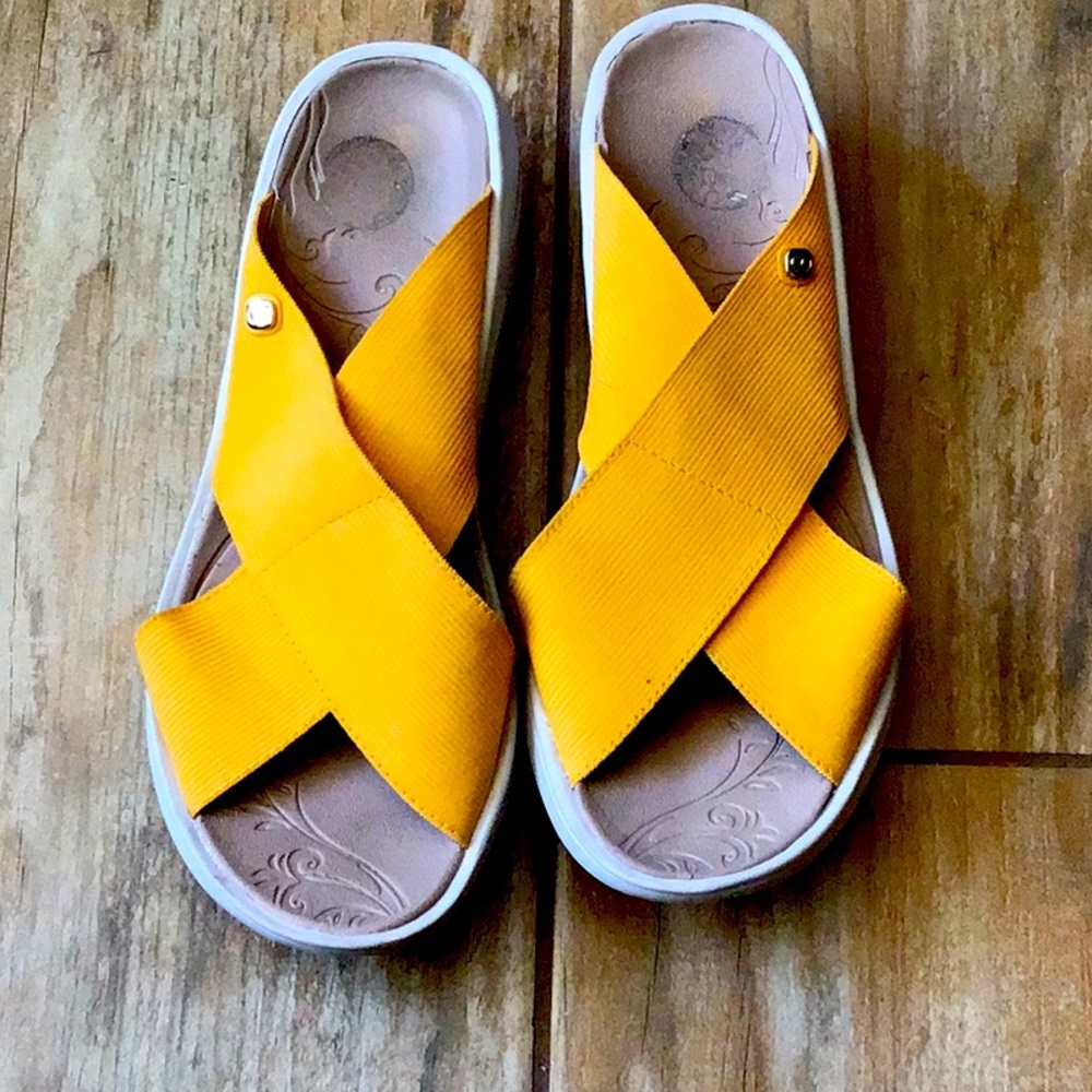 Zees yellow elastic sandal wedge